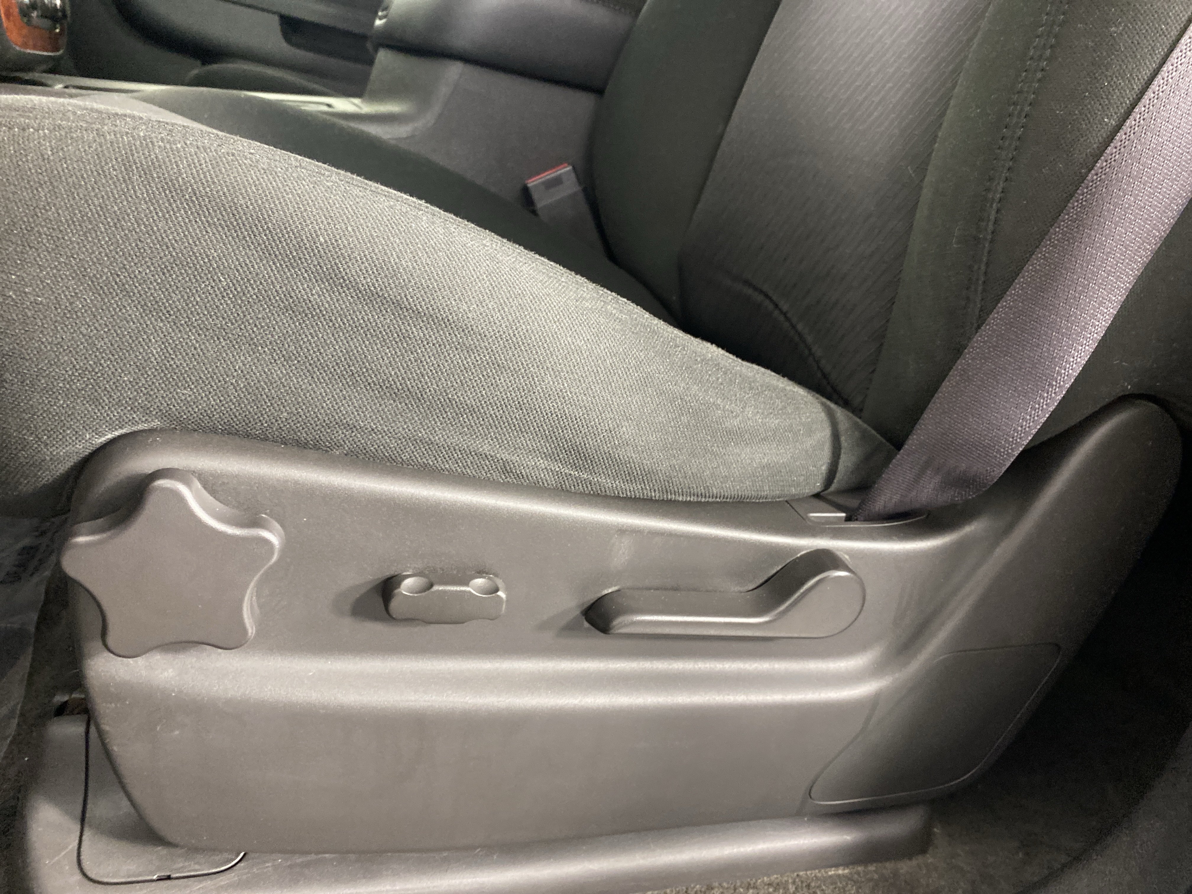 Used 2011 Chevrolet Avalanche LS w/ Regional Value Package AWD/4WD image 17