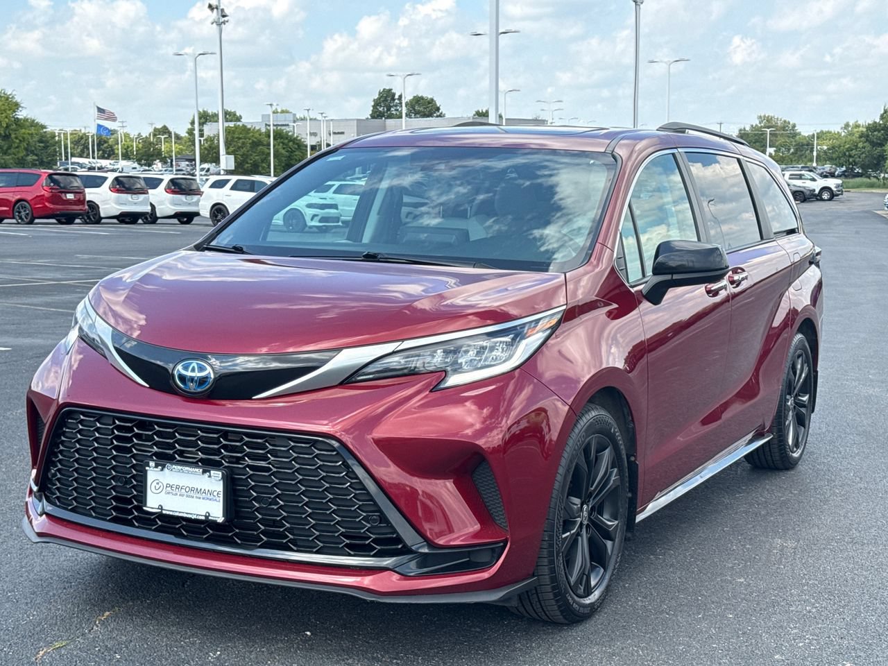 Used 2022 Toyota Sienna XSE FWD image 7