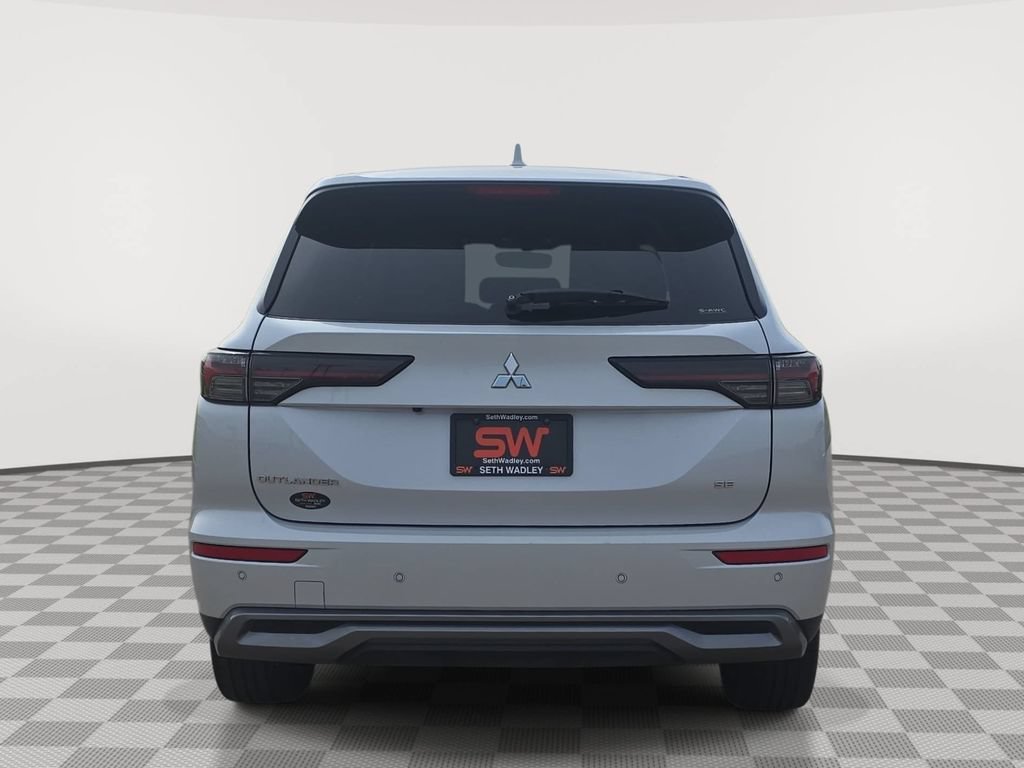 Used 2025 Mitsubishi Outlander SE AWD/4WD image 4