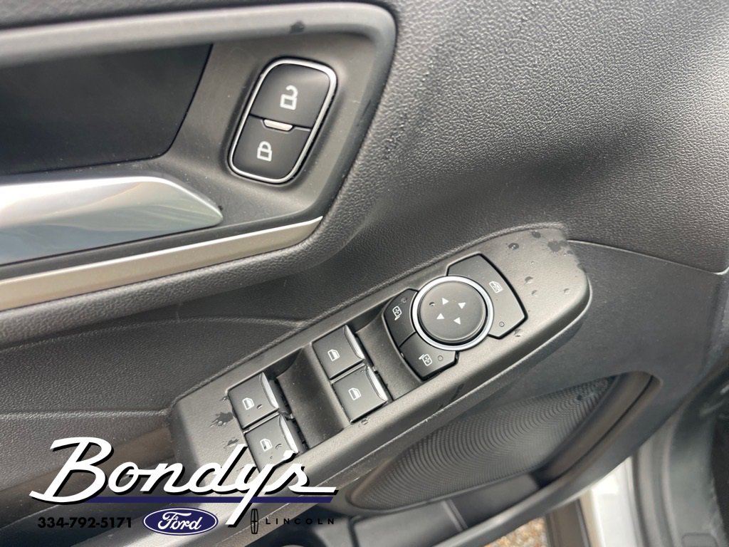 Used 2021 Ford Escape SE image 10