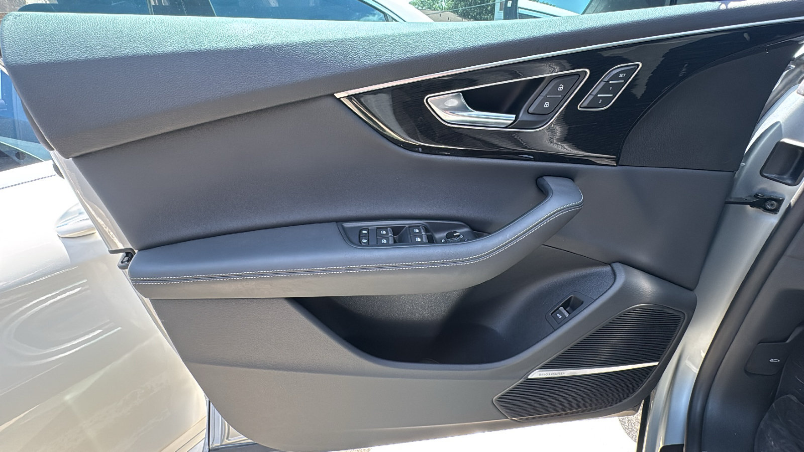 Used 2025 Audi Q8 Premium Plus AWD/4WD image 15