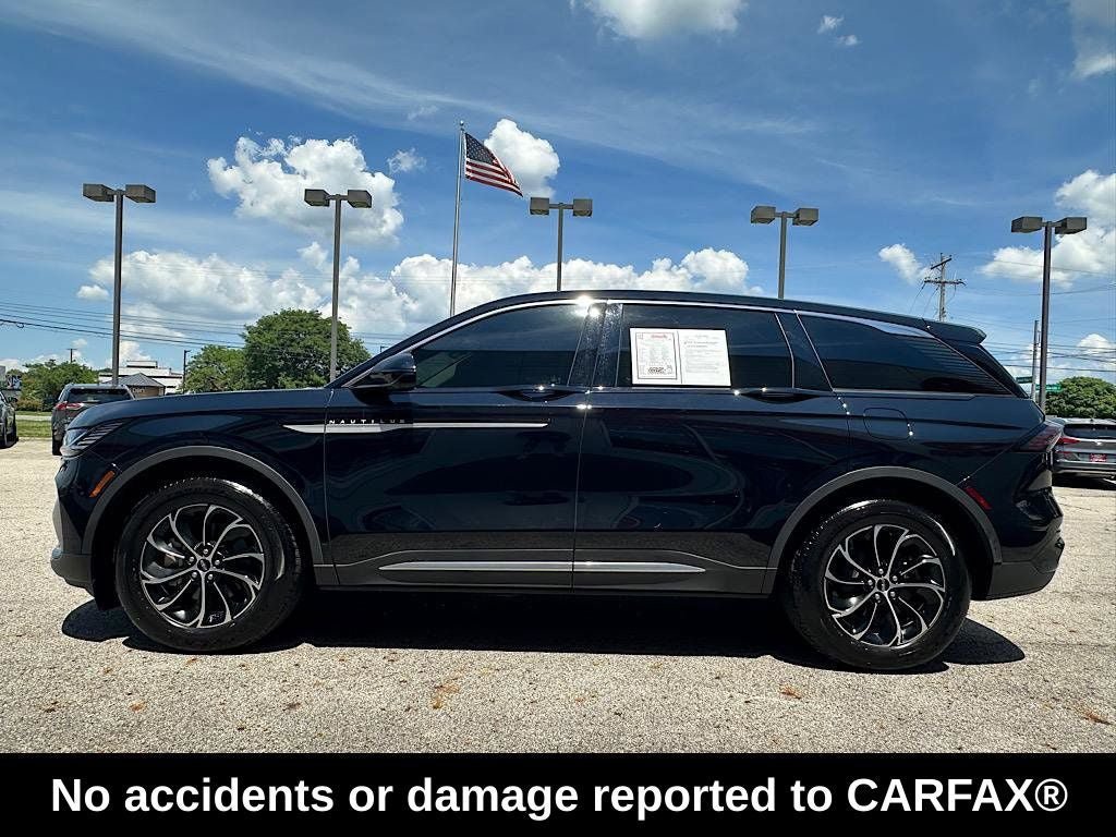 Used 2025 Lincoln Nautilus Premier AWD/4WD image 2