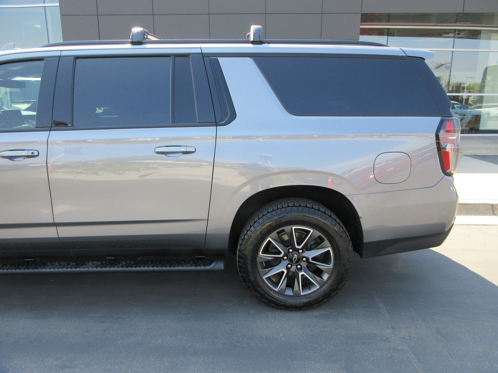 Used 2021 Chevrolet Suburban Z71 AWD/4WD image 7