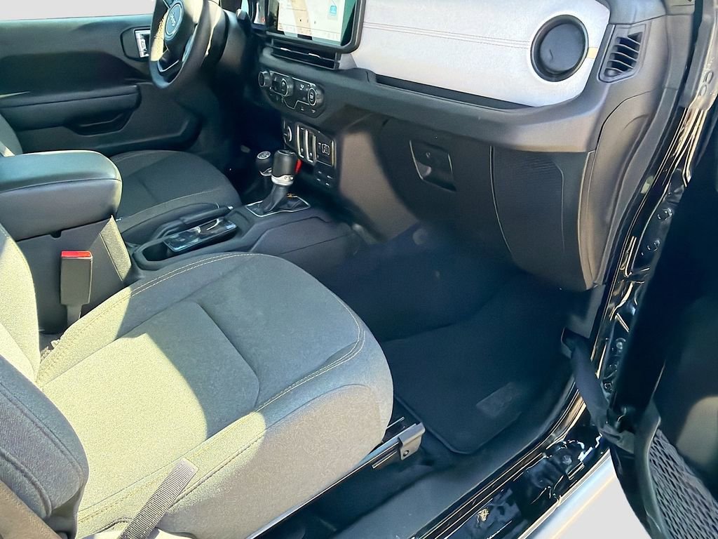 Used 2024 Jeep Wrangler Sport S image 13