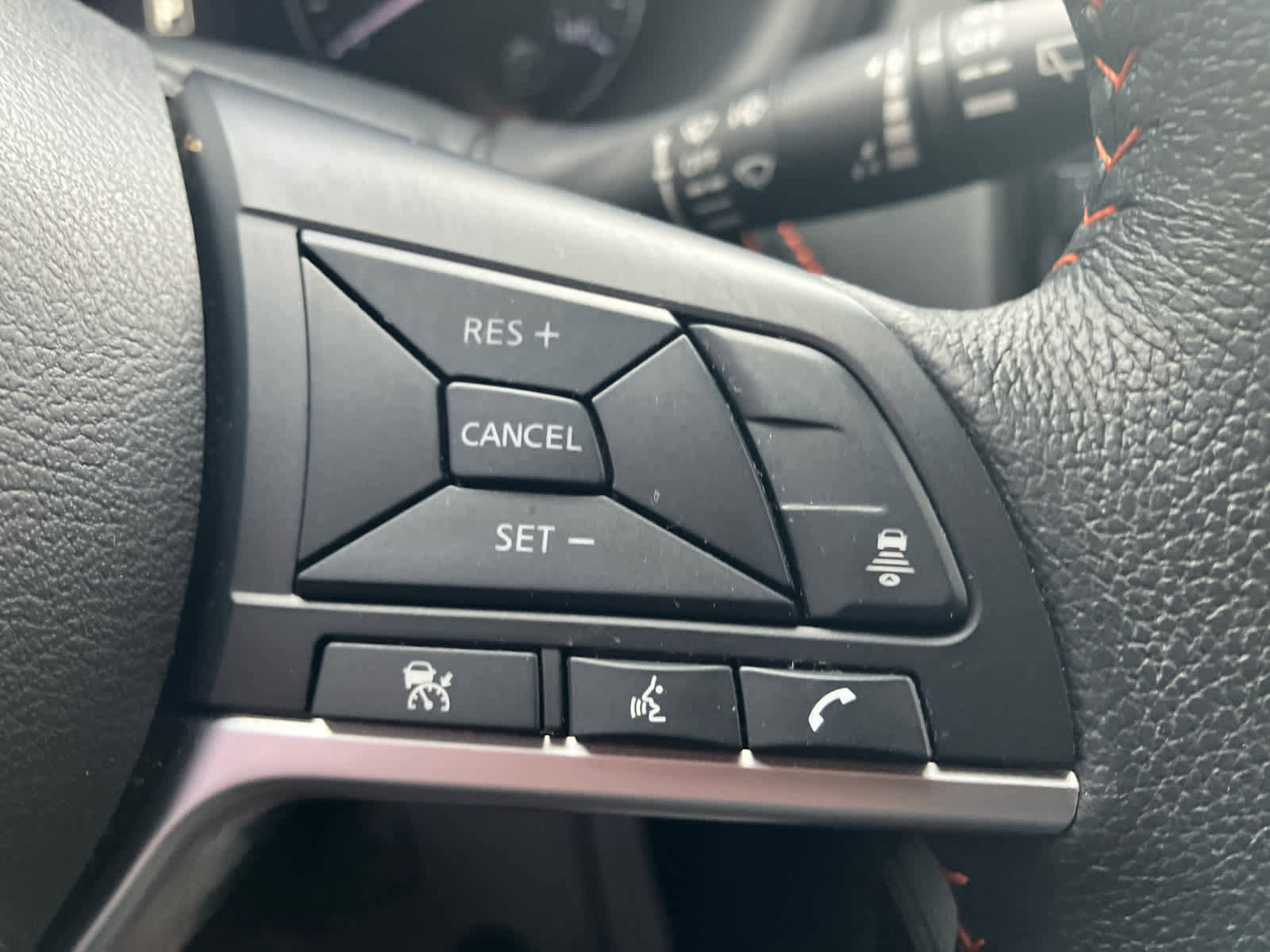 Used 2024 Nissan Kicks SR image 17