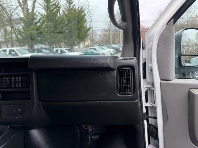 Used 2015 GMC Savana 2500 RWD image 26