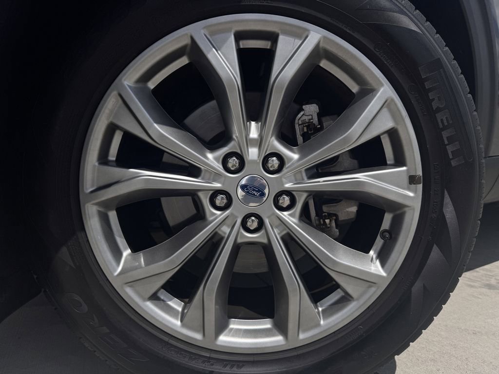Used 2022 Ford Explorer XLT w/ Equipment Group 202A image 9