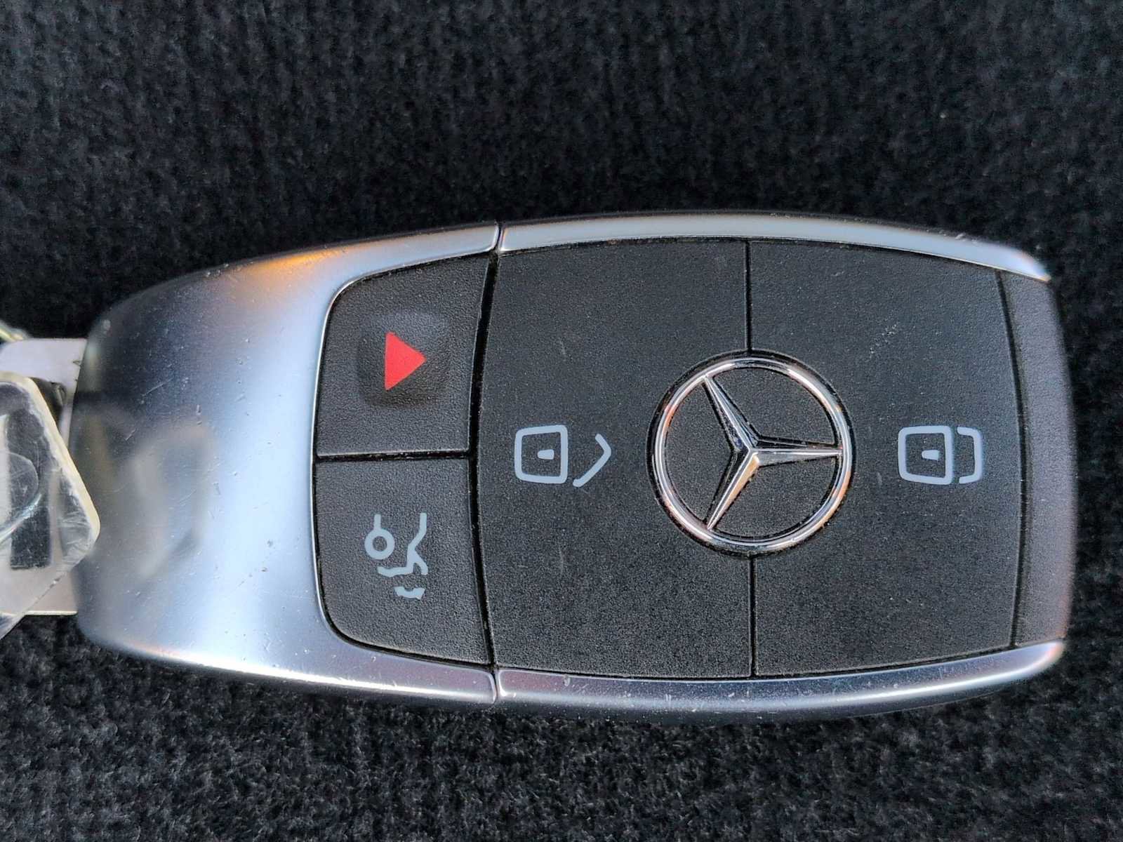 Used 2022 Mercedes-Benz GLC 300 4MATIC image 22