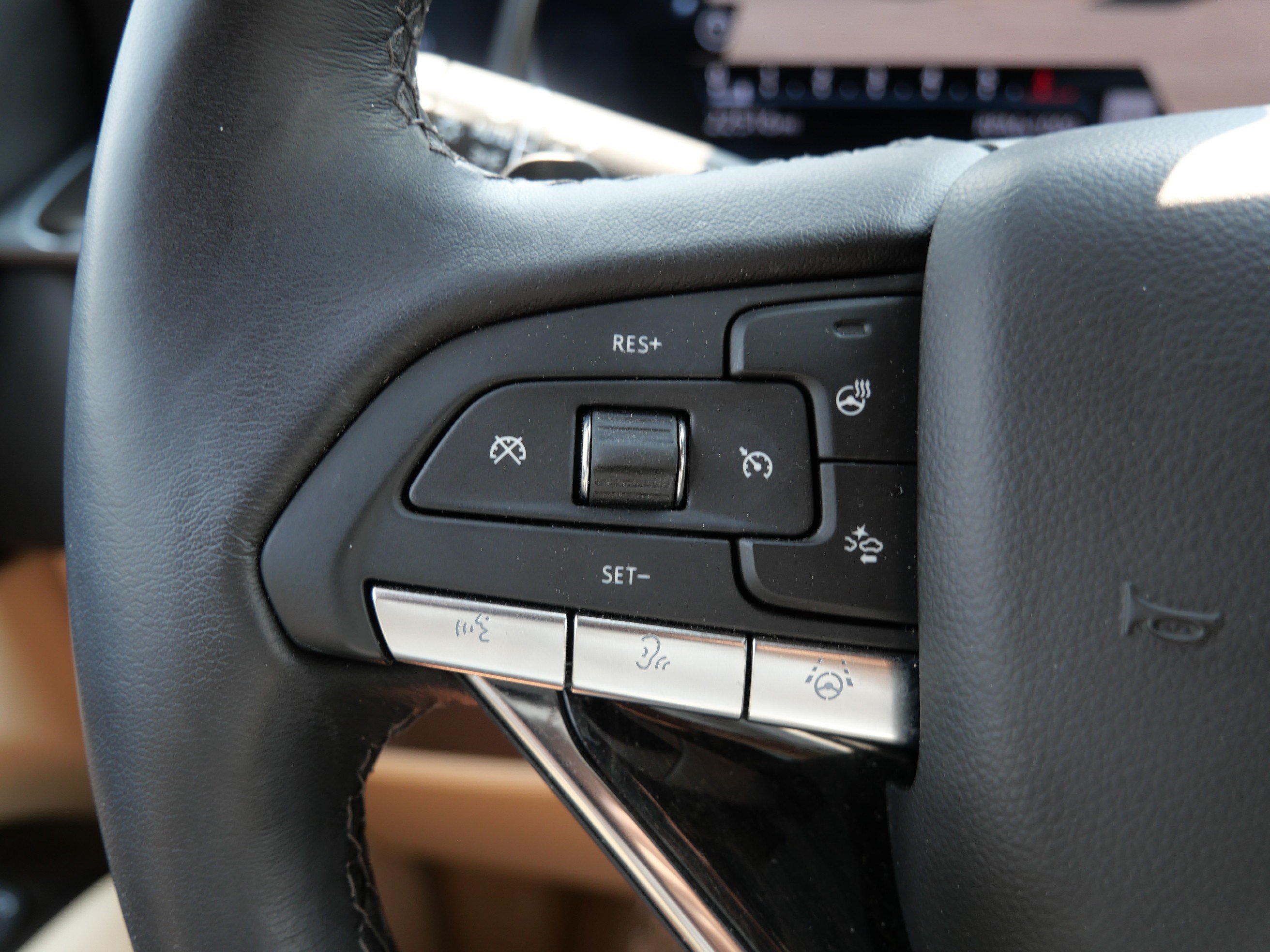 Used 2024 Cadillac Escalade Premium Luxury AWD/4WD image 28