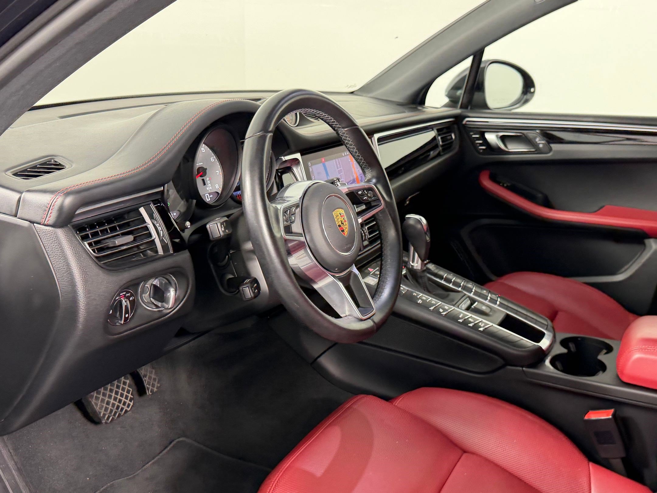 Certified 2021 Porsche Macan S image 4