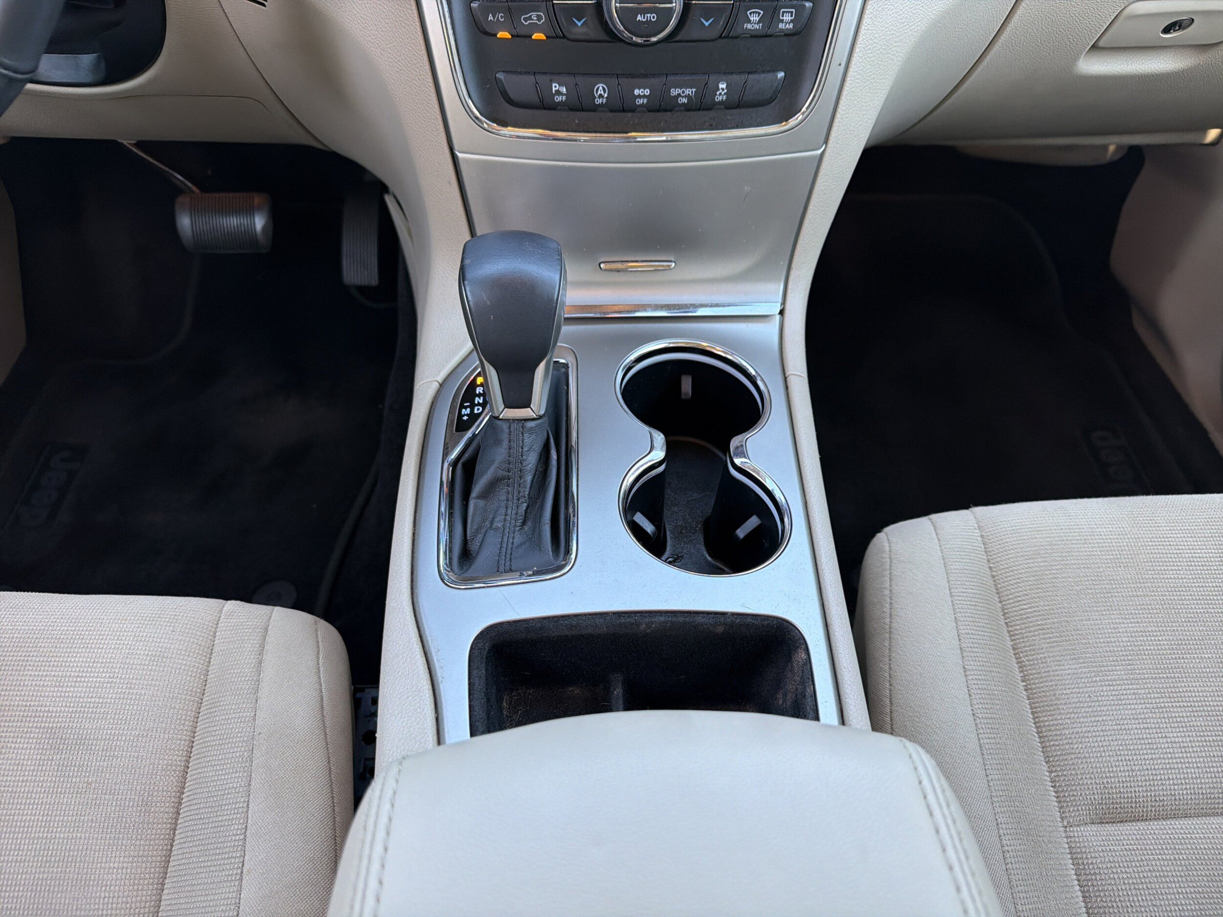 Used 2017 Jeep Grand Cherokee Laredo RWD image 11