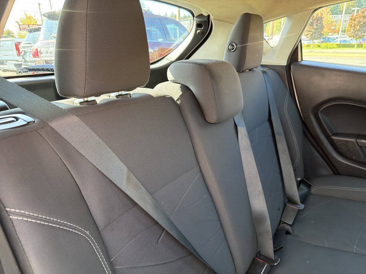 Used 2015 Ford Fiesta SE FWD image 19