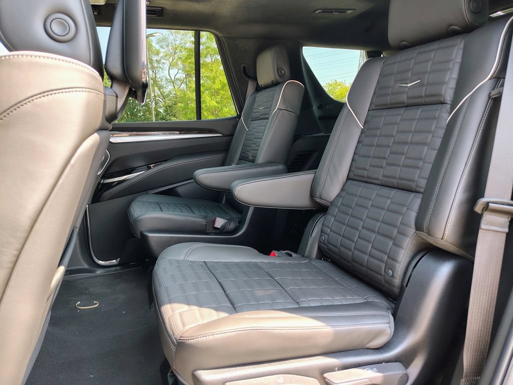 New 2026 Cadillac Escalade Platinum Sport w/ LPO, ONYX Package AWD/4WD image 40