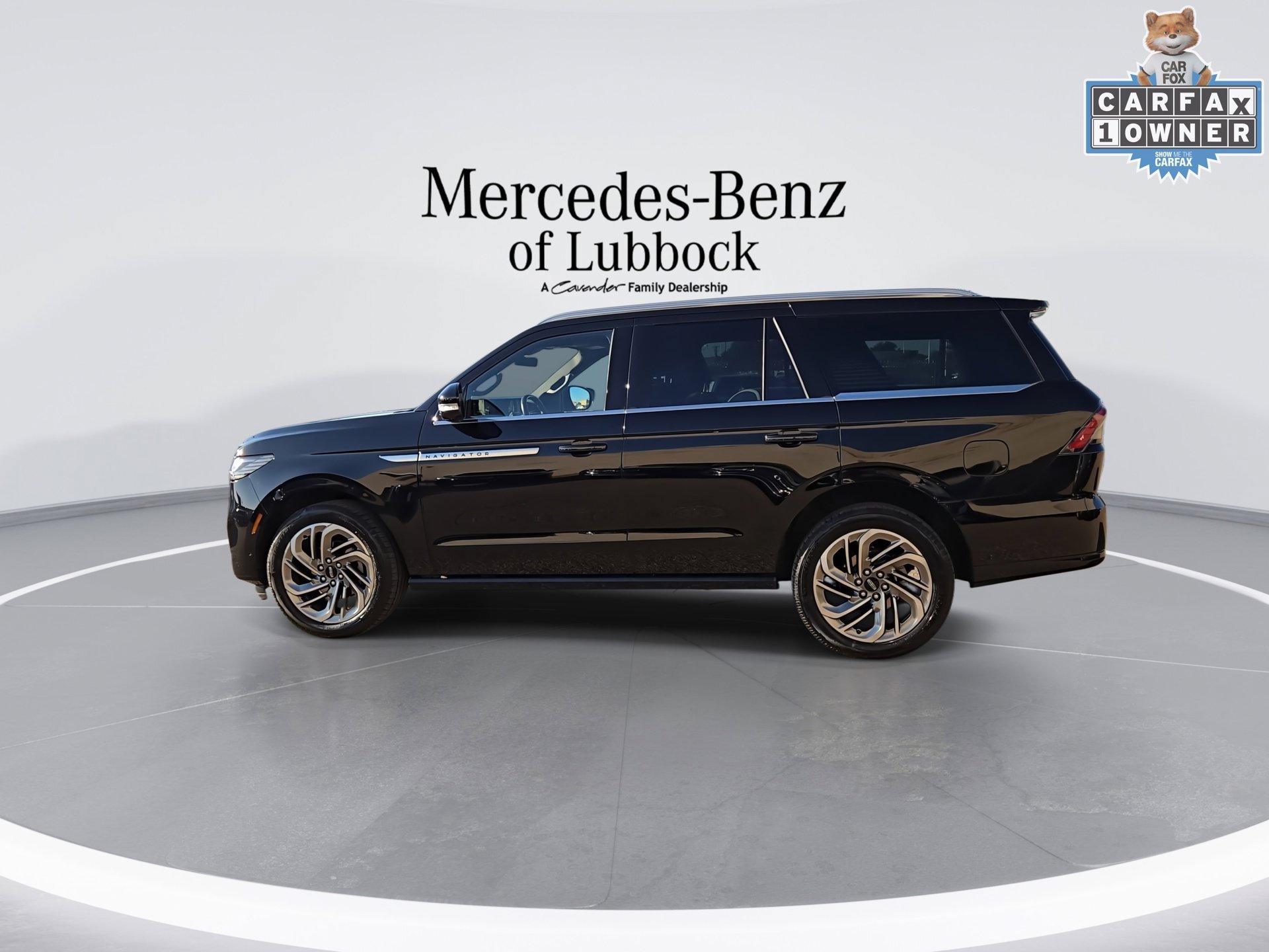 Used 2025 Lincoln Navigator Reserve AWD/4WD image 6