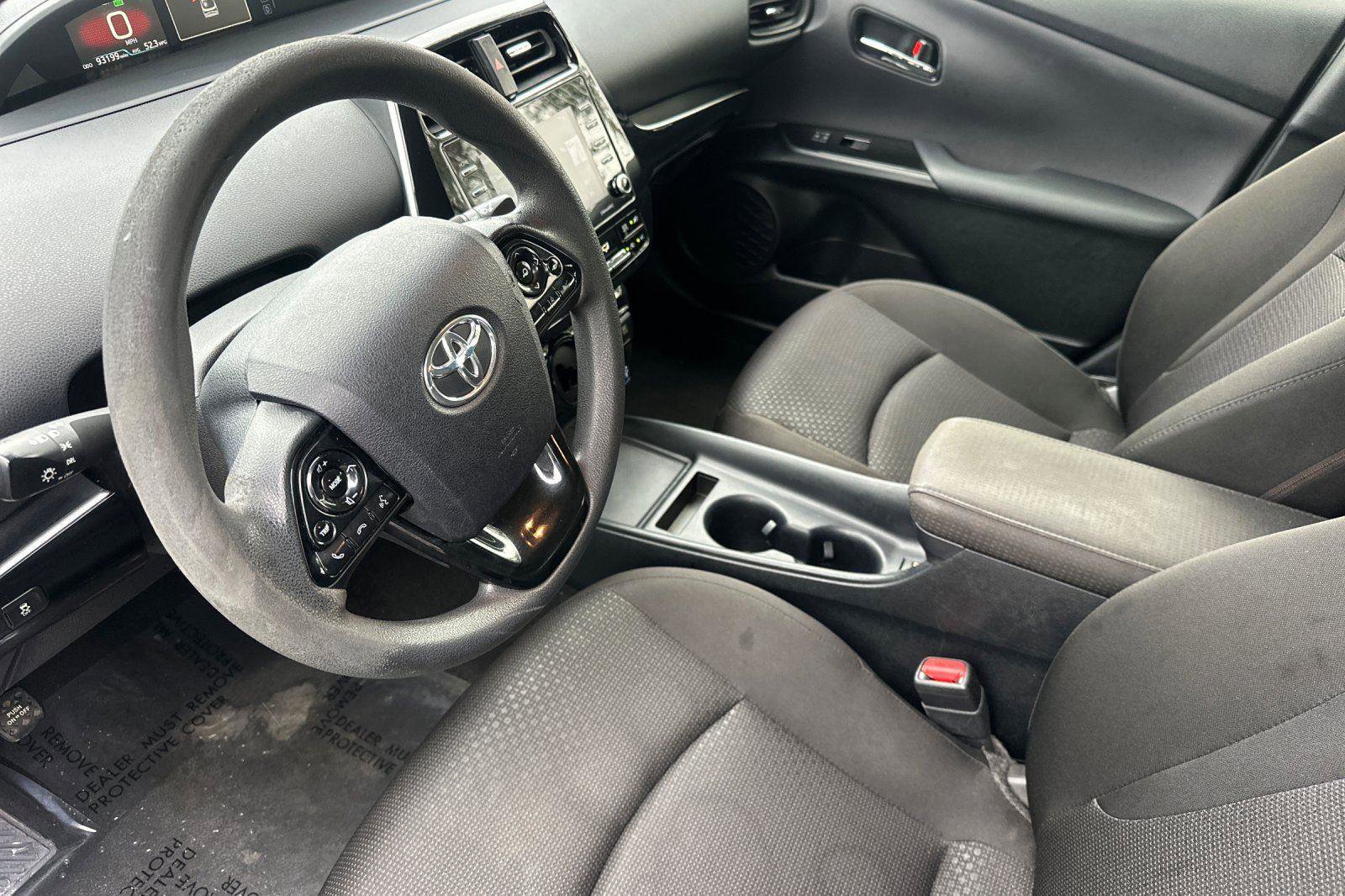 Used 2021 Toyota Prius LE image 10