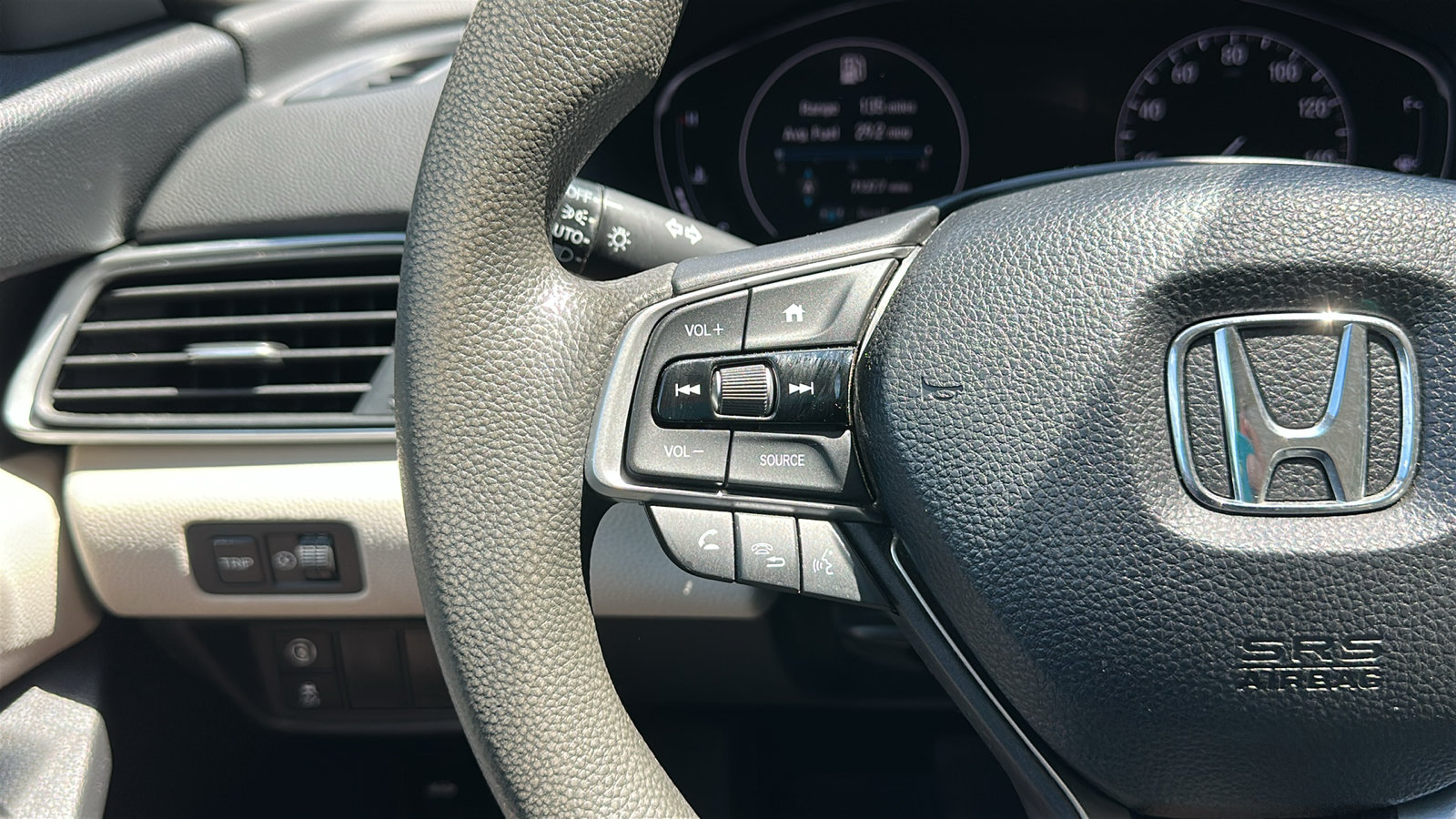 Used 2018 Honda Accord LX image 14