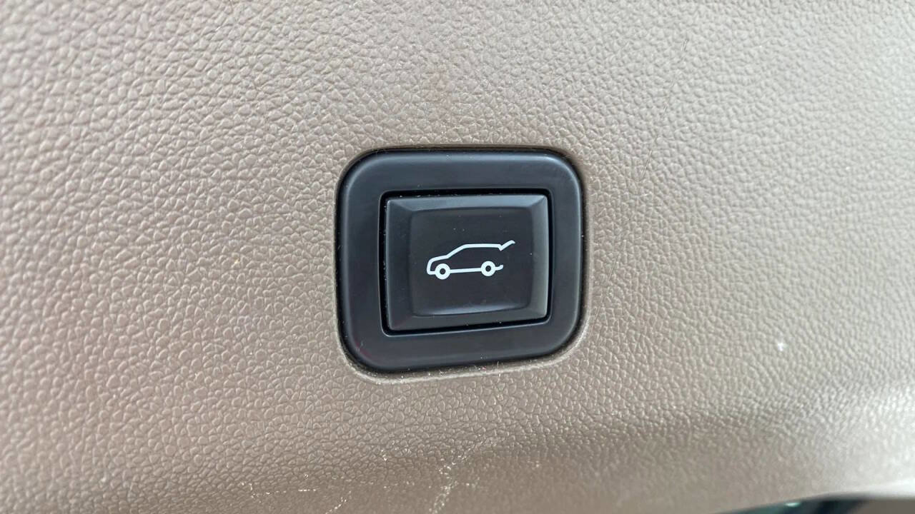 Used 2021 GMC Yukon XL Denali w/ Denali Premium Package image 35