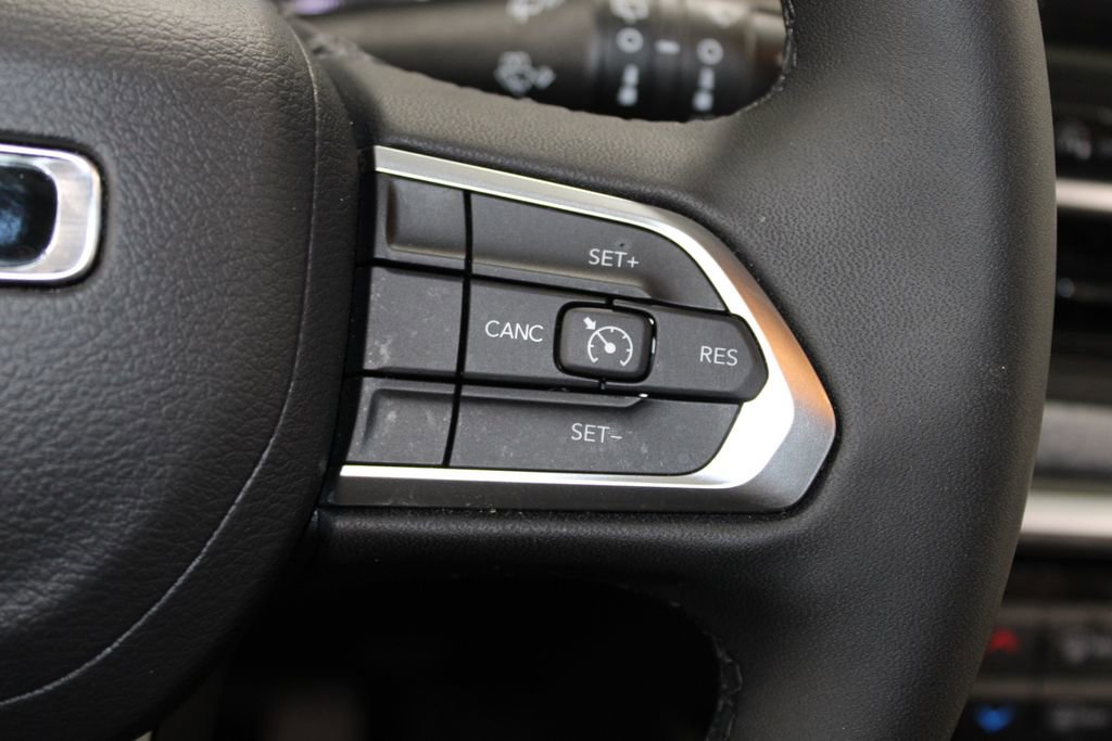 Used 2025 Jeep Compass Latitude image 21