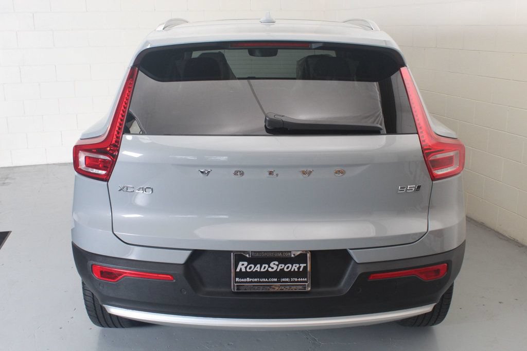 Used 2025 Volvo XC40 B5 Plus AWD/4WD image 4