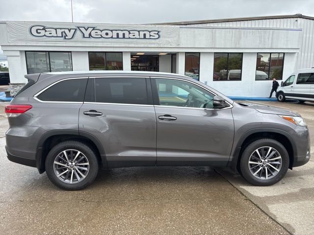 Used 2019 Toyota Highlander XLE AWD/4WD image 11