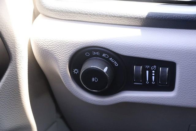 Used 2023 Chrysler Pacifica Touring-L w/ Uconnect Theater Family Group AWD/4WD image 22