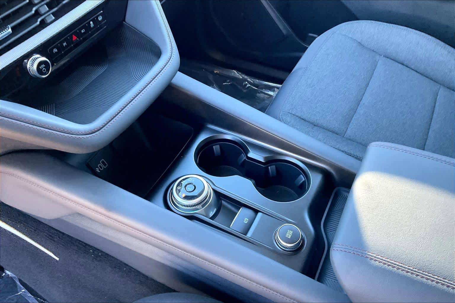 New 2026 Ford Explorer Active image 7