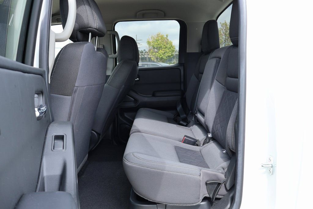 Certified 2025 Nissan Frontier SV image 9