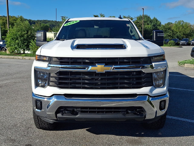 Used 2025 Chevrolet Silverado 2500 LT w/ Convenience Package AWD/4WD image 2