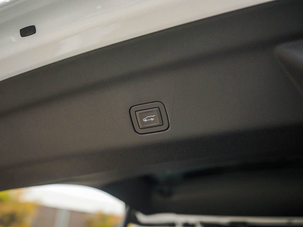 New 2026 GMC Yukon XL Elevation w/ LPO, Floor Liner Package image 9