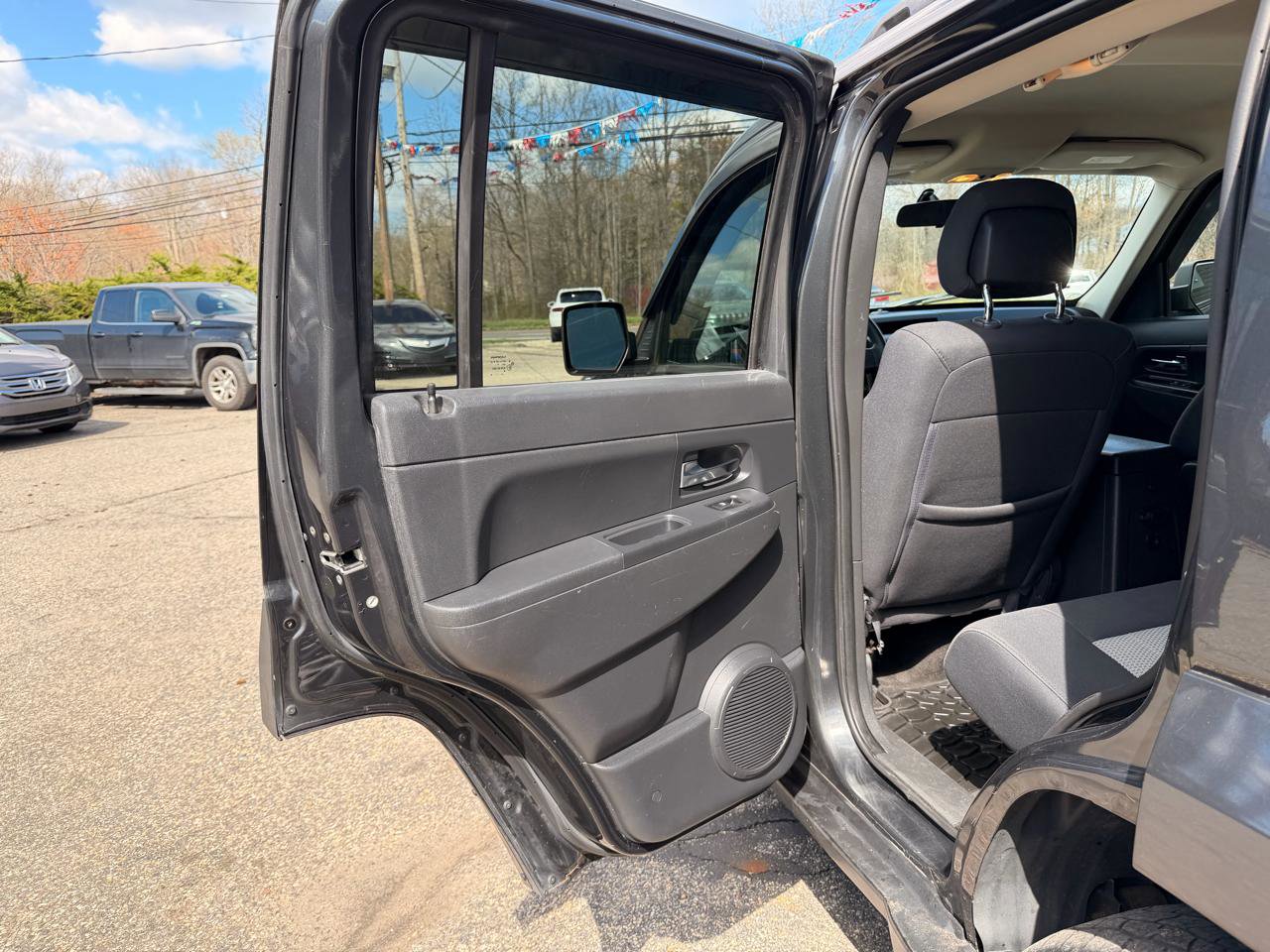 Used 2010 Jeep Liberty Sport w/ Popular Equipment Group image 12