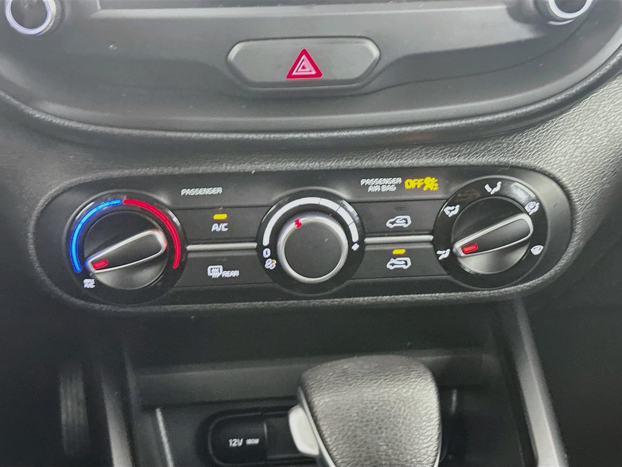 Used 2025 Kia Soul LX w/ LX Technology Package FWD image 23