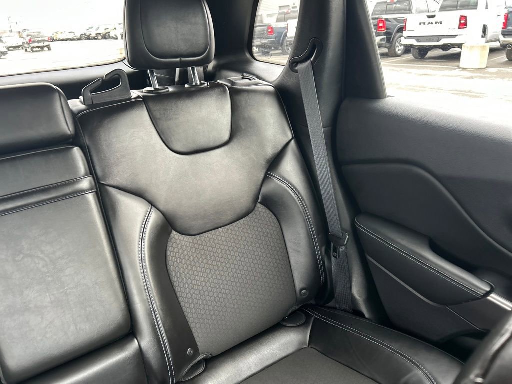 Used 2019 Jeep Cherokee Latitude Plus w/ Comfort/Convenience Group image 15