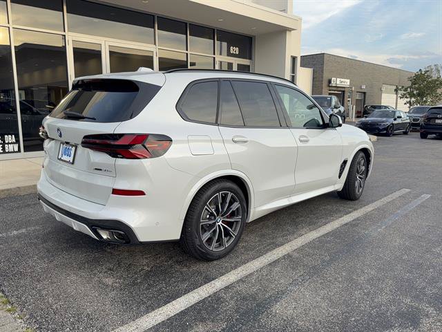 New 2026 BMW X5 xDrive50e w/ M Sport Package AWD/4WD image 3