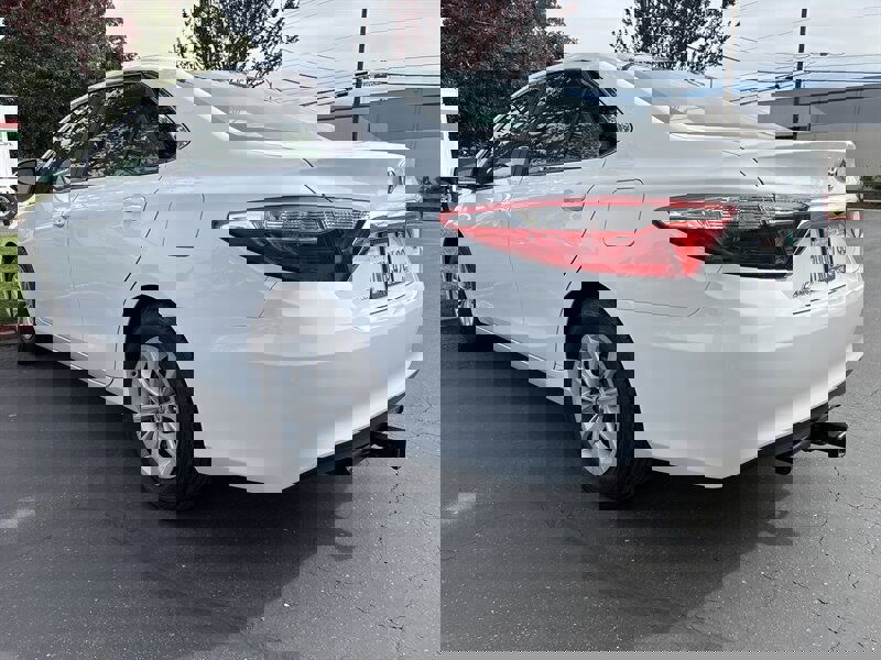 Used 2017 Toyota Camry LE image 9