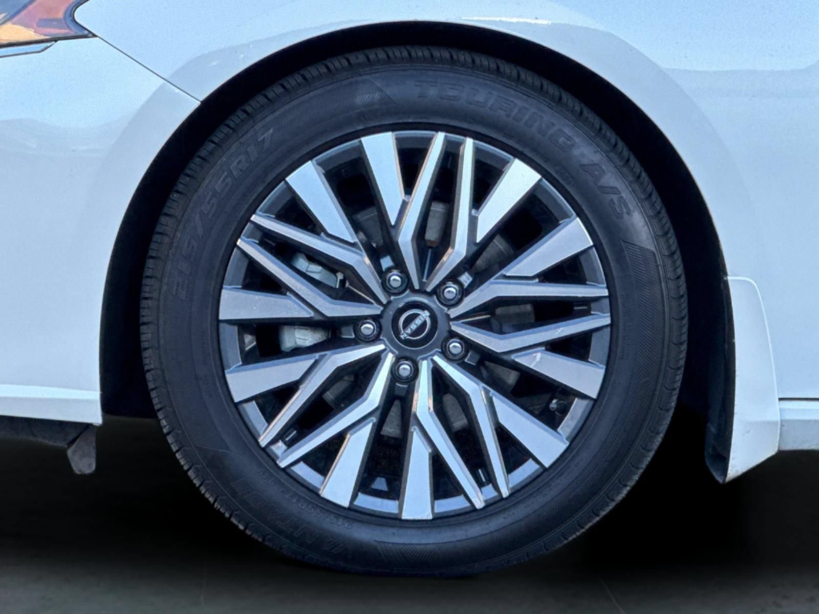 Used 2023 Nissan Altima 2.5 SV w/ SV Premium Package FWD image 25