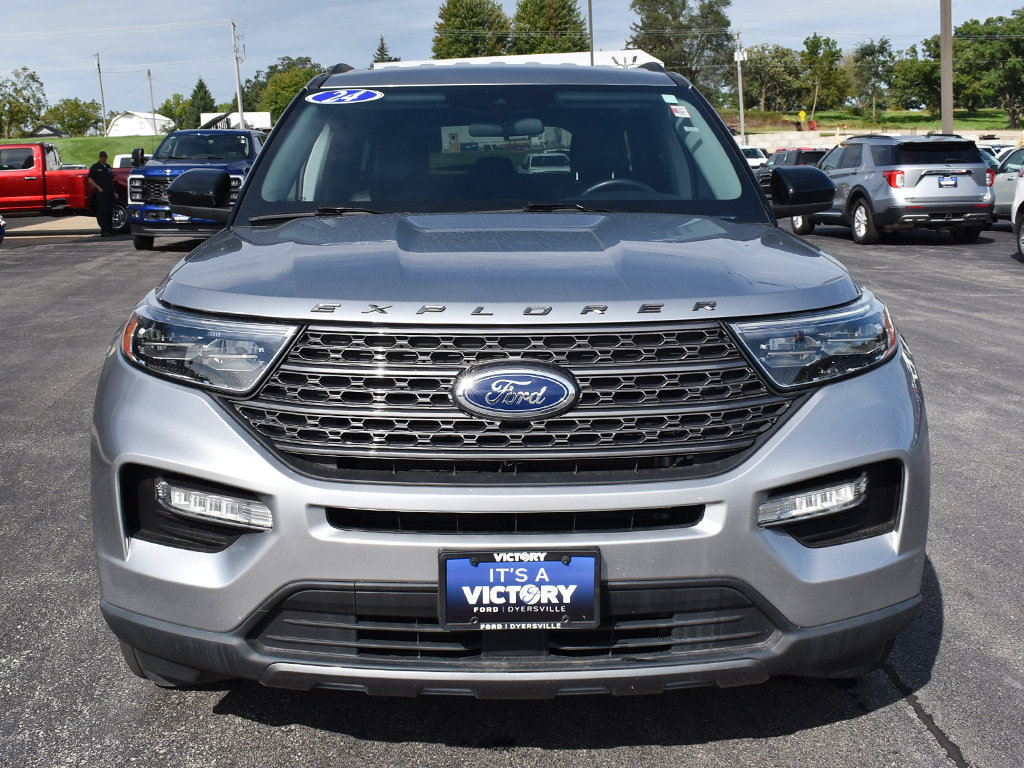 Used 2024 Ford Explorer XLT w/ Equipment Group 202A AWD/4WD image 26