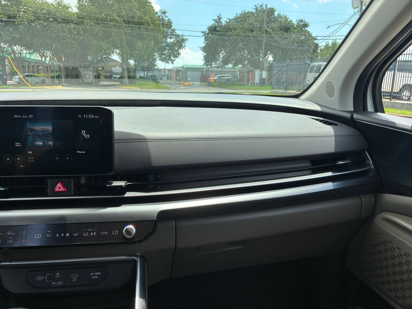 Used 2026 Kia Carnival FWD image 34