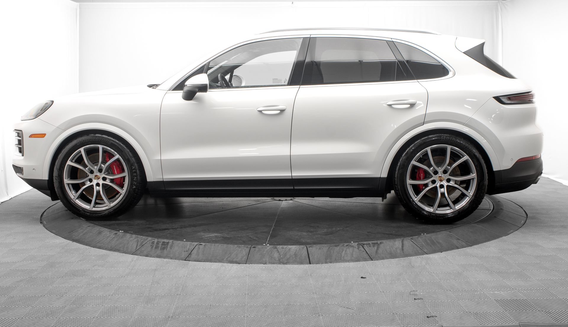 Used 2025 Porsche Cayenne S AWD/4WD image 6