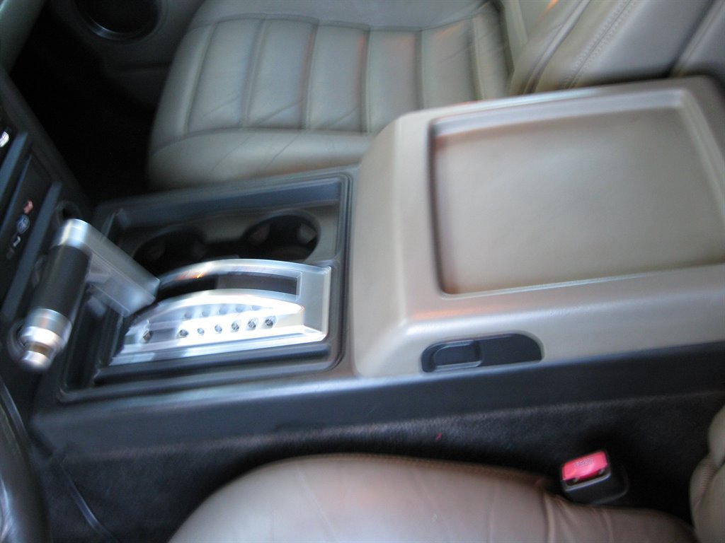 Used 2005 HUMMER H2 w/ Preferred Equipment Group image 28