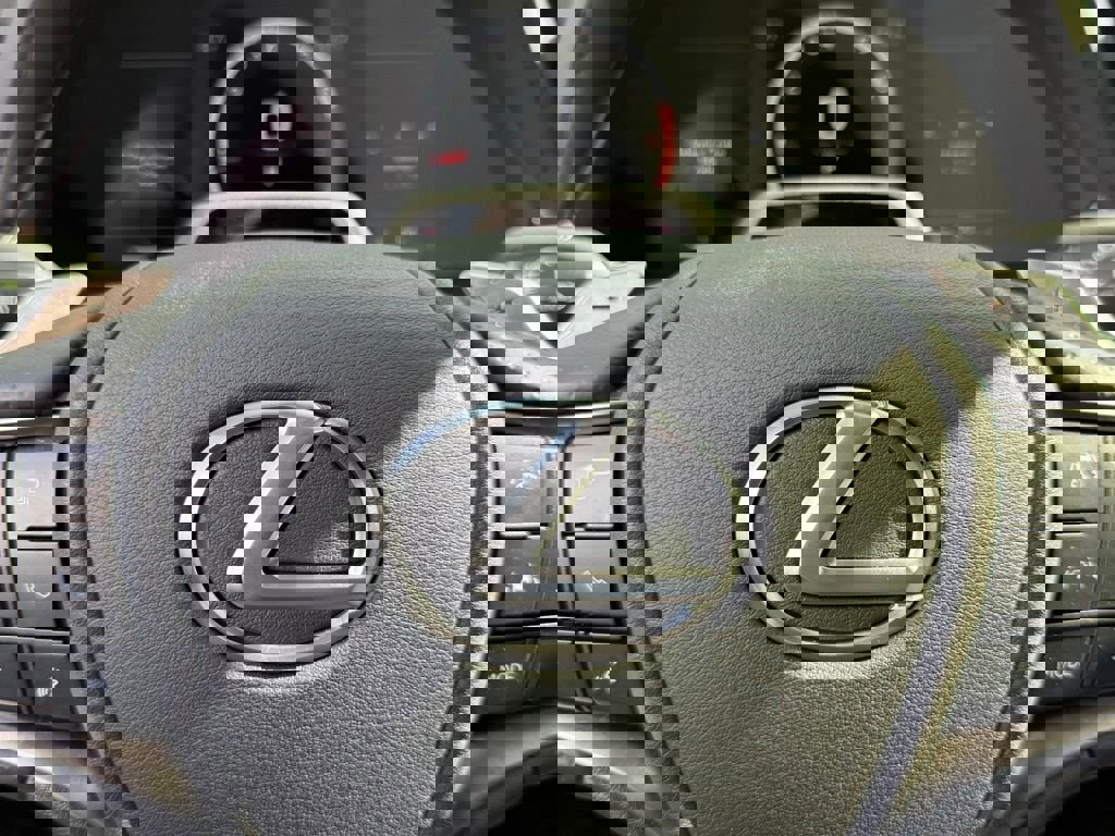 Certified 2025 Lexus LS 500 F Sport w/ Dynamic Handling Package image 30