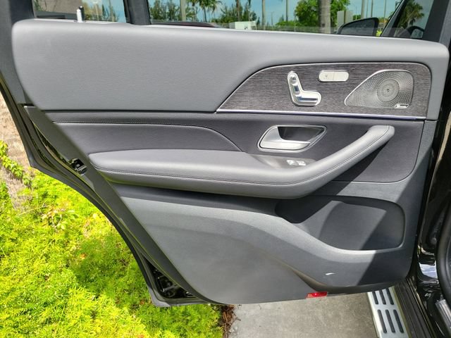 Used 2026 Mercedes-Benz GLS 580 4MATIC image 9