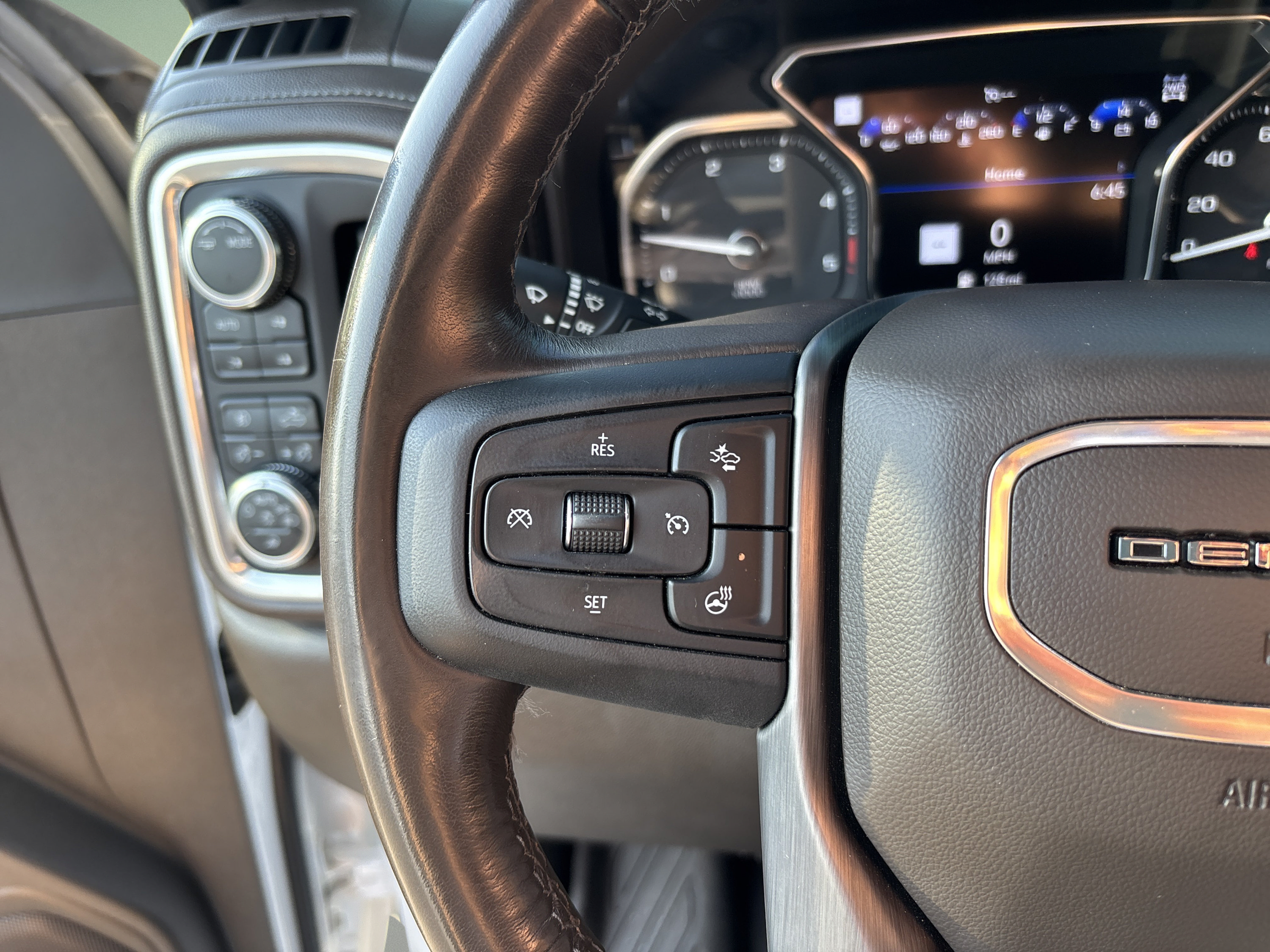 Used 2022 GMC Sierra 2500 Denali w/ Denali Ultimate Package AWD/4WD image 12