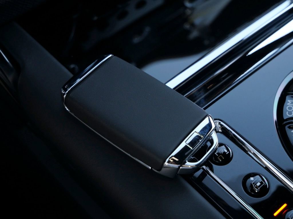 Certified 2023 Rolls-Royce Cullinan AWD/4WD image 16