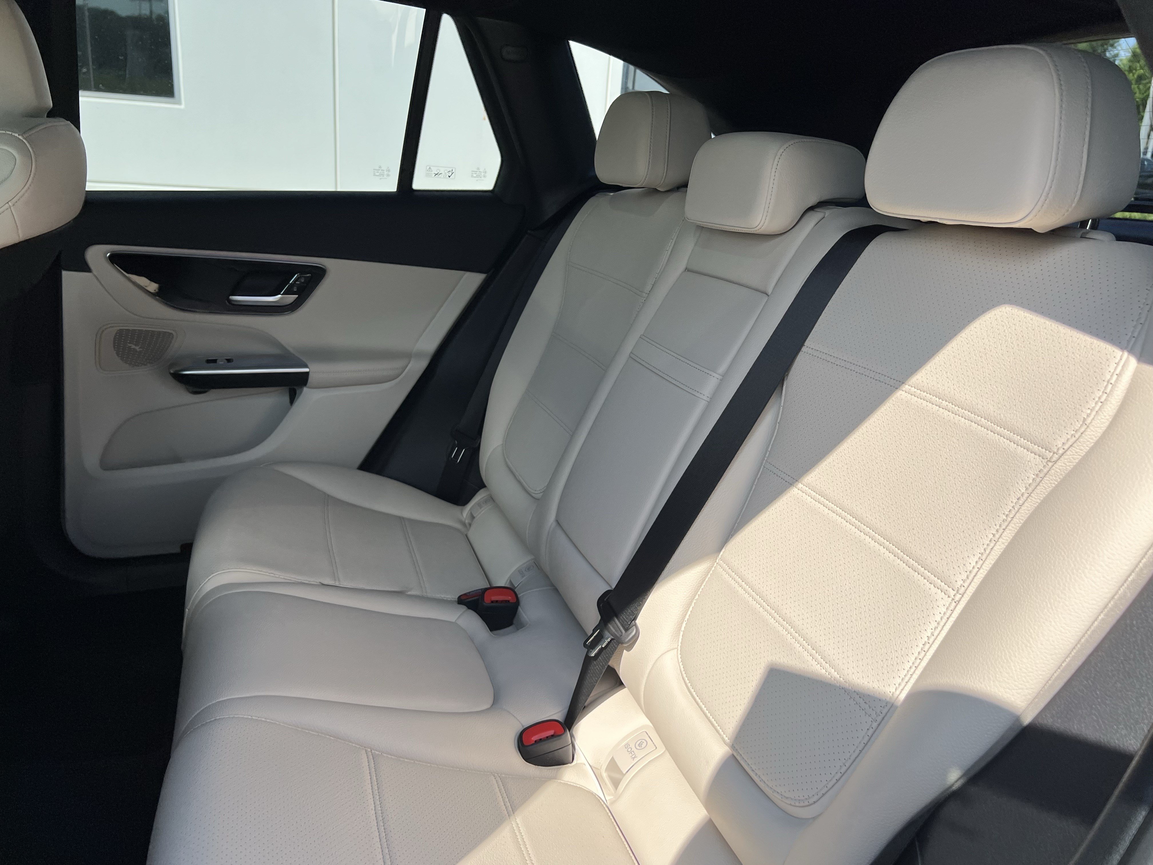 Used 2025 Mercedes-Benz GLC 350e 4MATIC image 33