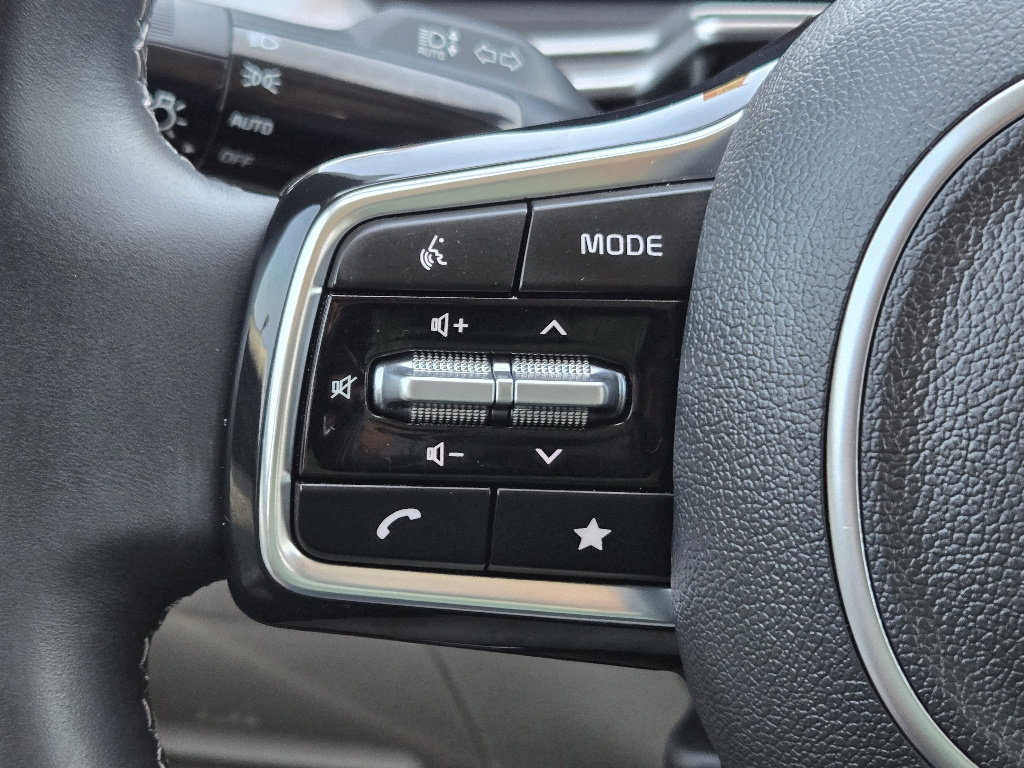 Certified 2025 Kia Sorento S image 26