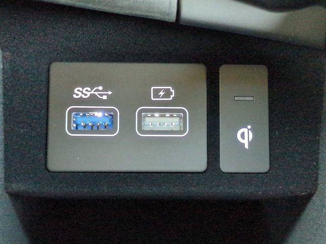 Certified 2025 Genesis GV70 2.5T w/ Sport Prestige Package image 19