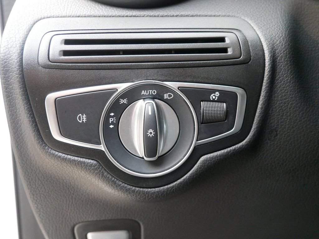 Used 2021 Mercedes-Benz GLC 300 4MATIC image 18