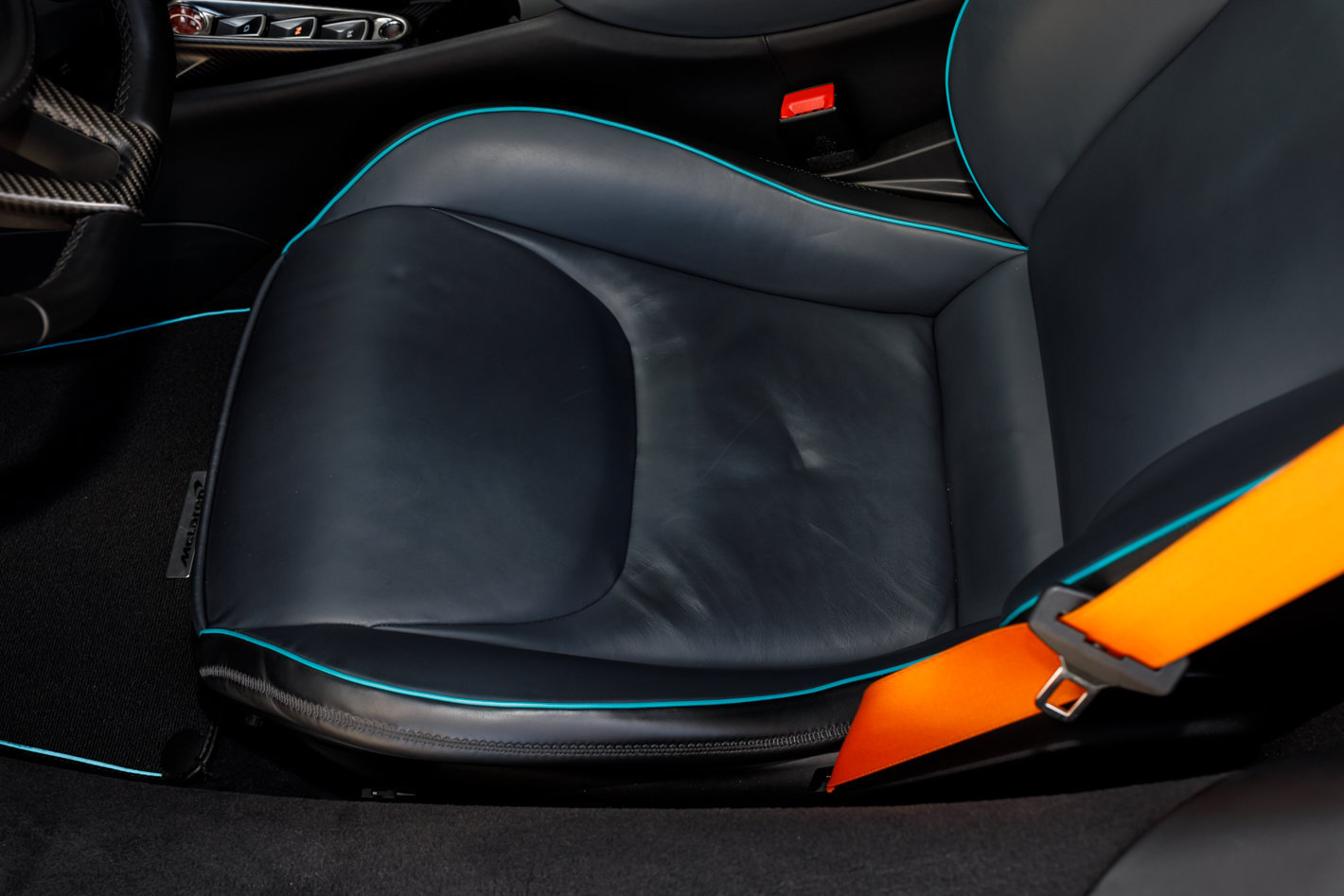 Used 2023 McLaren Artura RWD image 42