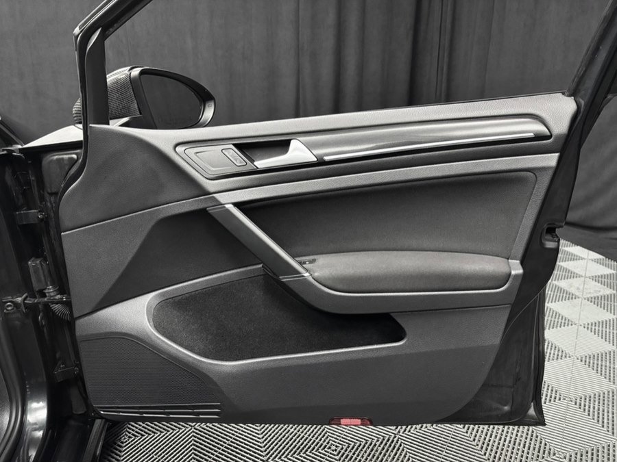 Used 2016 Volkswagen GTI SE image 23
