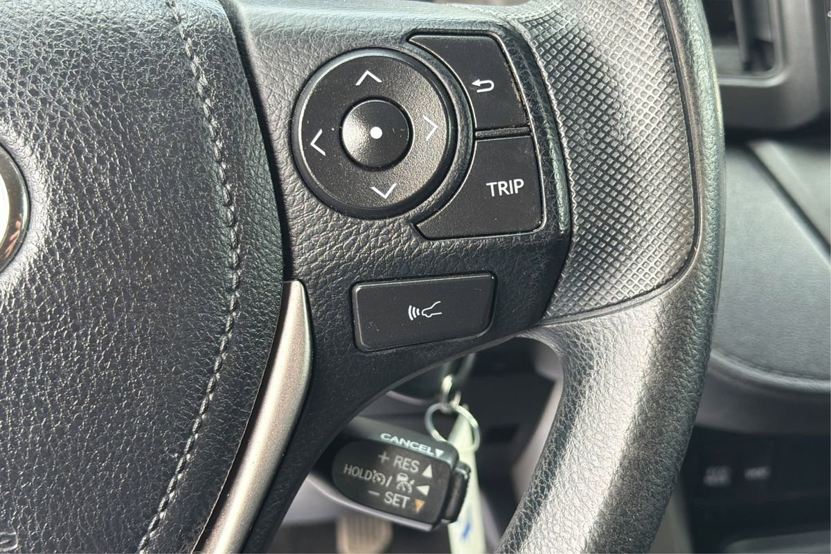 Used 2018 Toyota RAV4 LE w/ All Weather Liner Package image 30